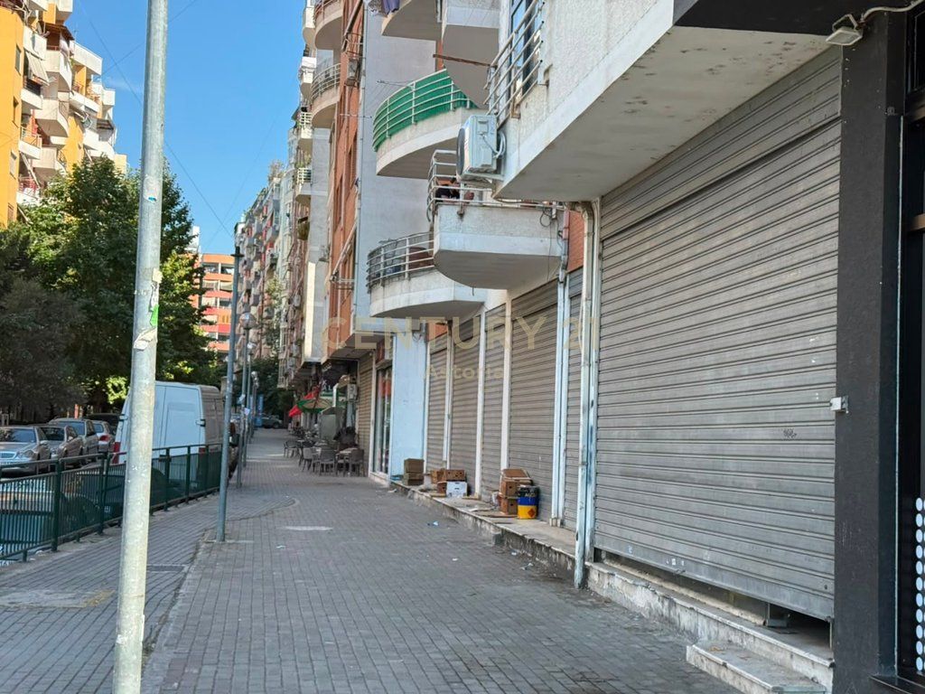 OCCASIONE!!! UNITÀ COMMERCIALE DI 233M2 IN VENDITA SUL BOULEVARD MIGJENI, YZBERISH