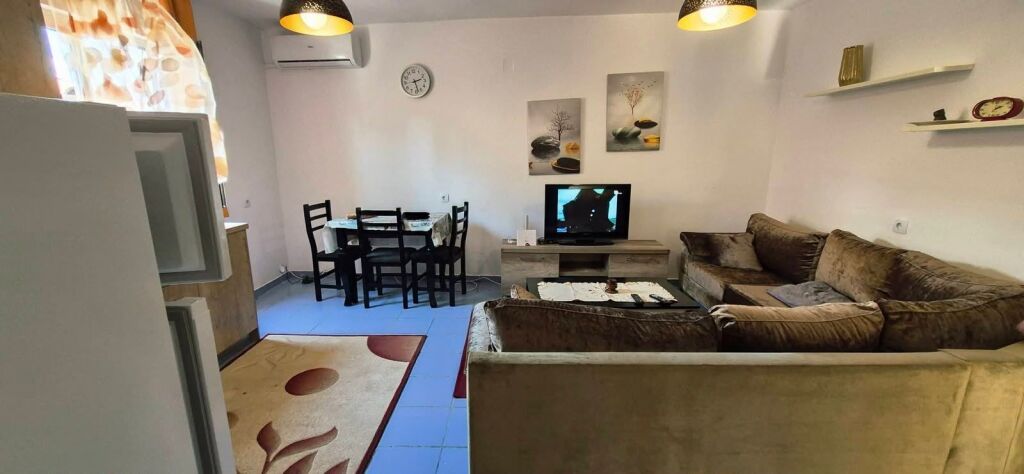 Affitto | Shtëpi private 1 + 1 | Ali Demi | 350 €/mese
