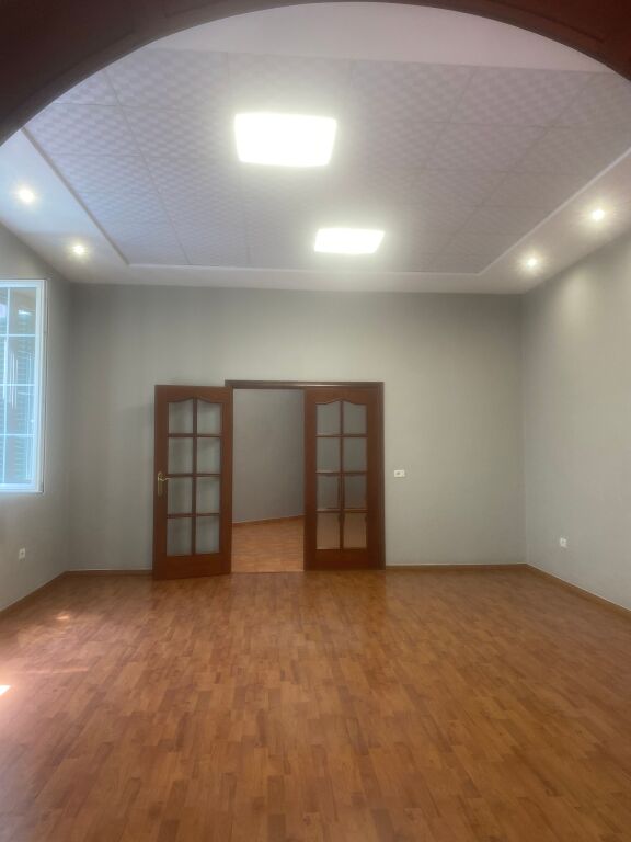 Office for rent in Bllok !