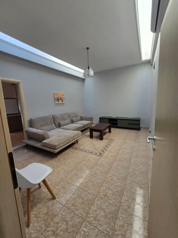 Apartament me qera 1+1 në qendër të Durrësit – Pranë Sheshit Pranvera