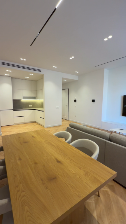 🏡 APARTAMENT 2+1 ME QIRA TE KOMPLEKSI DELIJORGJI  ·