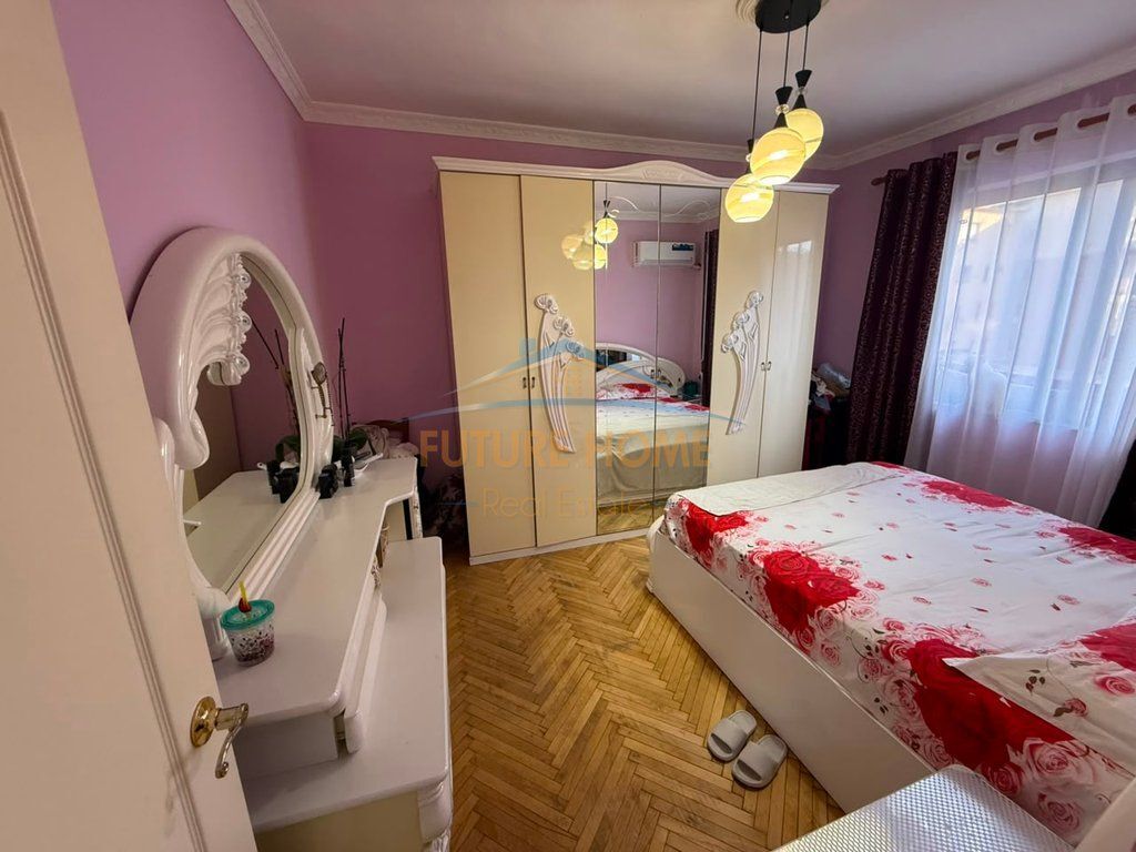 Shitet, Apartament 2+1, Myslym Shyri, Tiranë.