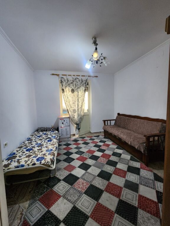 Shitet apartament 2+1 prane Gjimnazit Partizani!