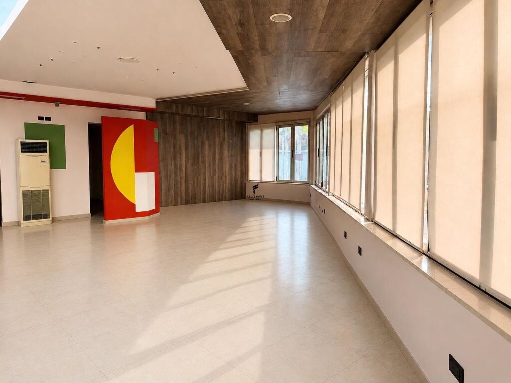 NEGOZIO IN AFFITTO 180 M2 CENTRO 320.000 LEKE FH-83685