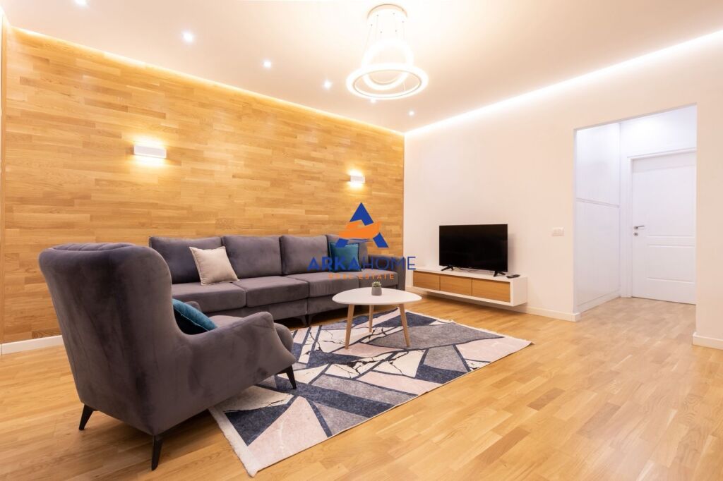SHITET APARTAMENT 2+1+BALLKON "ZOGU I ZI" 260.000 EURO