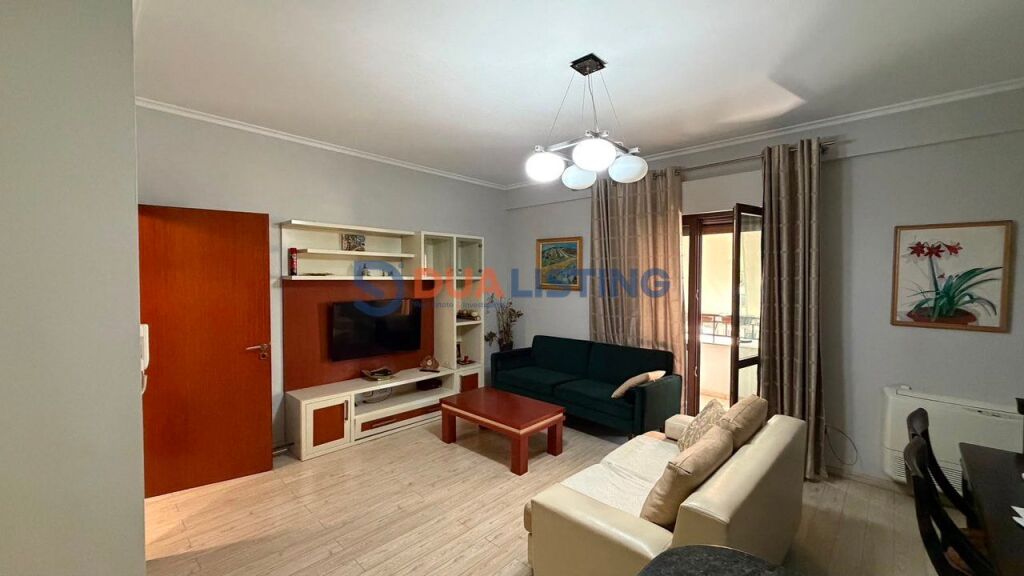 Jepet me Qira Apartament 1+1 , Komuna e Parisit
