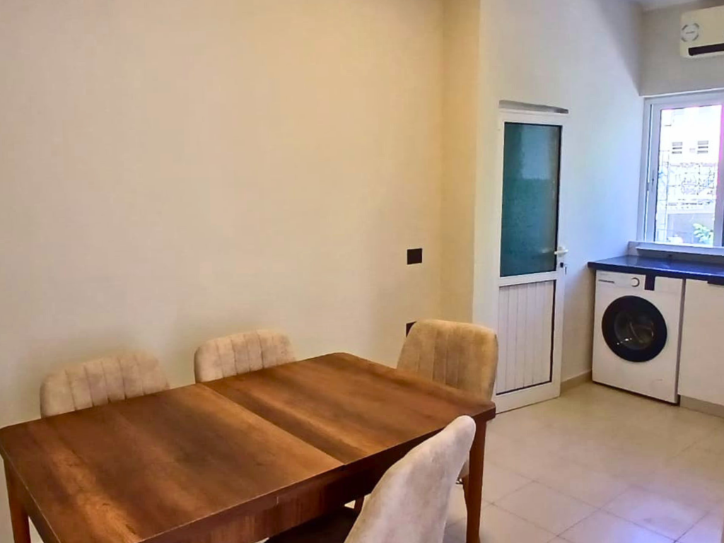 APPARTAMENTO 1+1 IN AFFITTO – VICINO ALLA SCUOLA INDUSTRIALE, VLORË