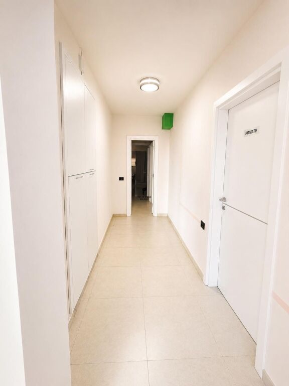 NEGOZIO IN AFFITTO 180 M2 CENTRO 320.000 LEKE FH-83685