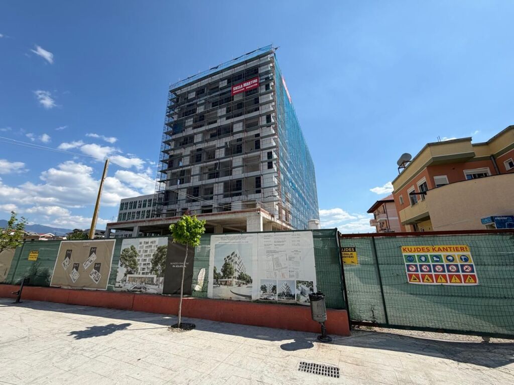 Apartament 1+1 per shitje ne Institut.