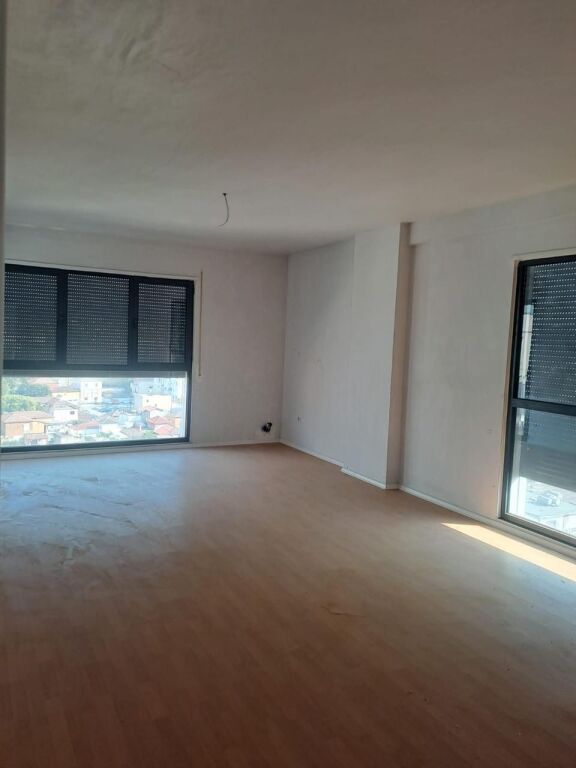 In Affitto - 3 Ambienti Lavoro 2wc &amp; 1Balcone || 8° Piano || (📍Porcelan - Complesso ASL, Edificio 1), con vista fantastica || 105 m² Prezzo: 58.000 Leke/Mese