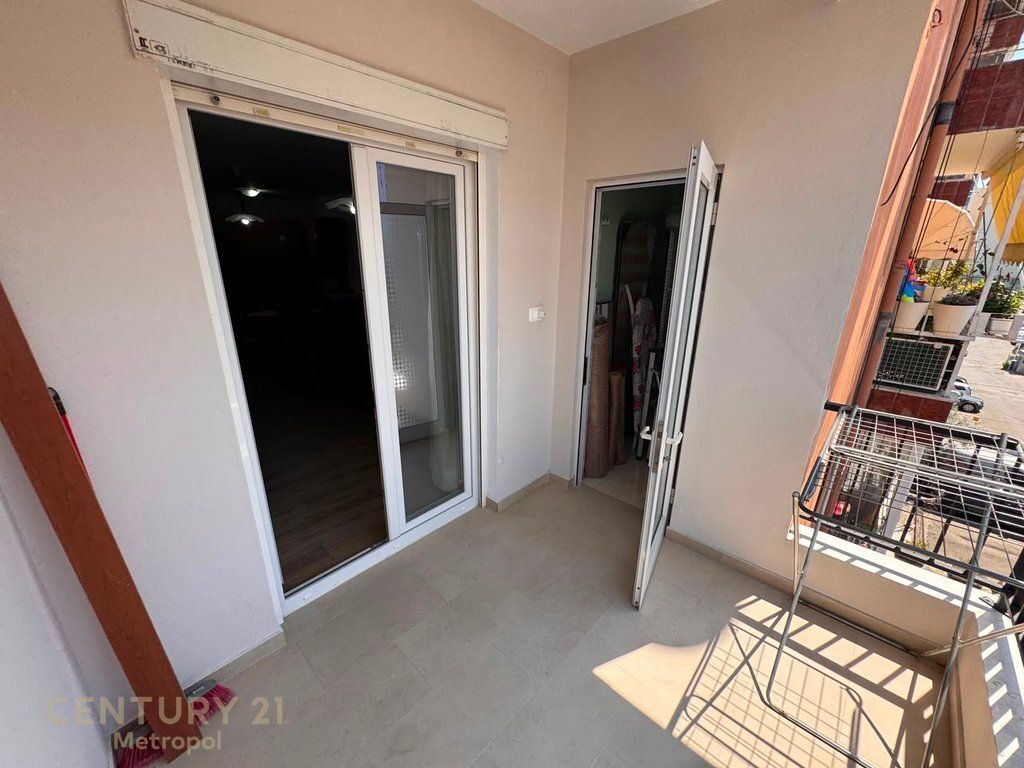 COMUNE DI PARIGI, APPARTAMENTO 2+1+2 IN AFFITTO CON POSTO AUTO! 900 € /Mese