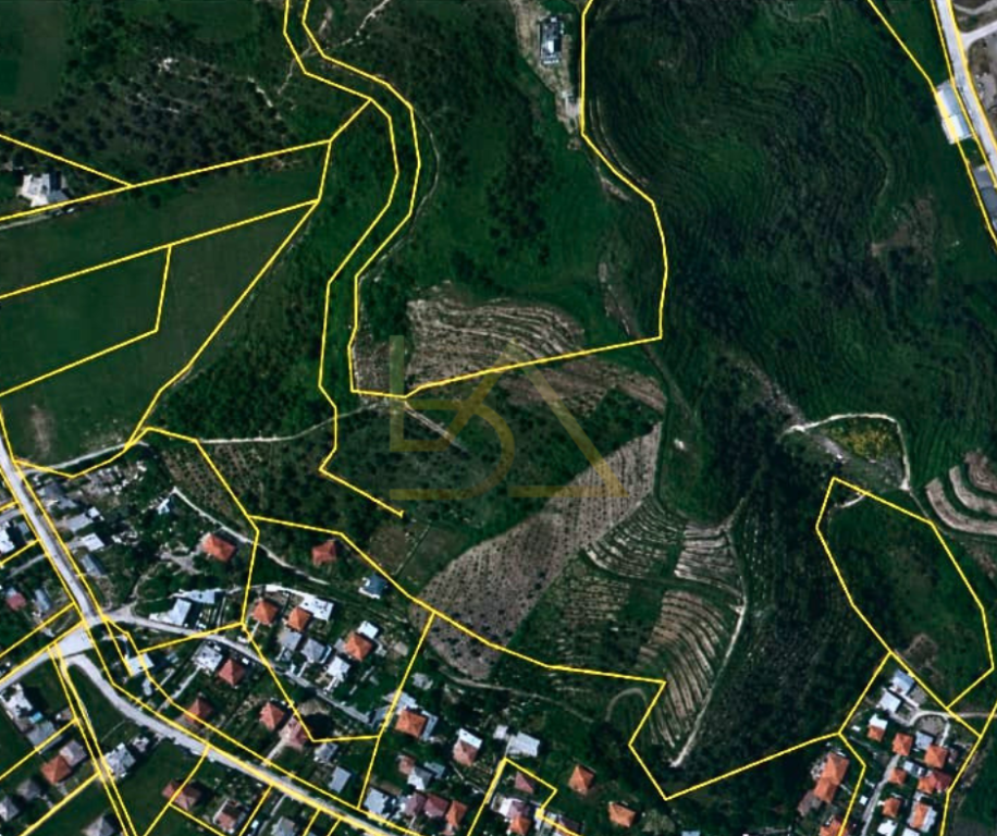 Shiten 3 Parcela Tokë në Yzberisht, Tiranë