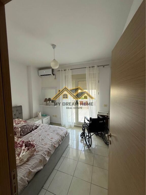 APARTAMENT 3+1+VERANDE ME PAMJE DETI NE PLAZH, PER SHITJE !