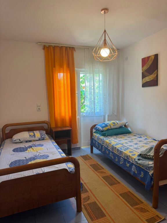 Affitto | Shtëpi private 1 + 1 | Ali Demi | 350 €/mese