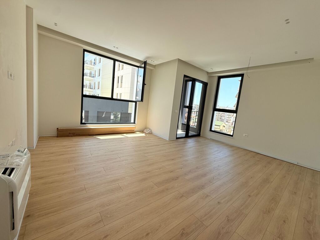 Apartament 2+1+post parkimi per shitje pran Bulevardi ri