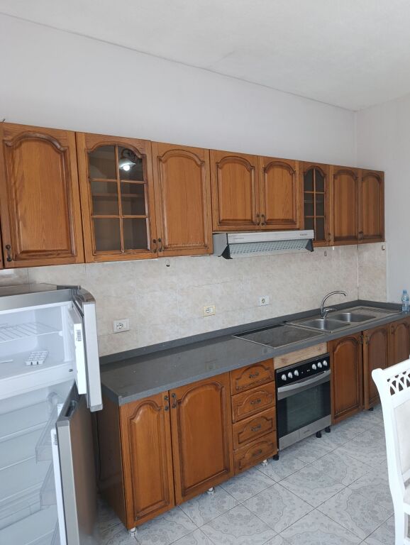 Qera | Shtëpi private 1 + 1 | Poshte Spitali Amerikan 2 | 350 €/muaj