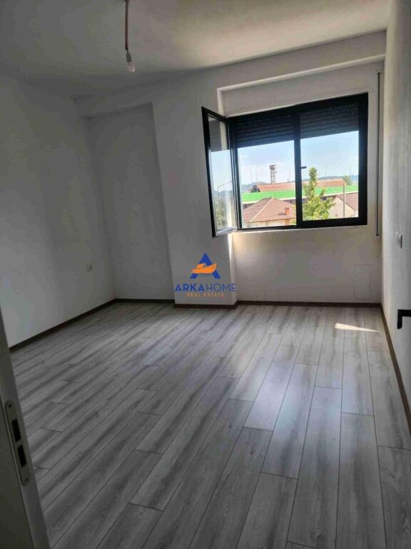 VENDESI APPARTAMENTO 3+2+POSTO AUTO "PASKUQAN" 202.500 EURO
