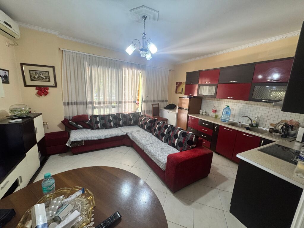 Vendesi appartamento 1+1 +veranda a Yzberisht