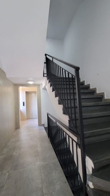 In Affitto - 3 Ambienti Lavoro 2wc &amp; 1Balcone || 8° Piano || (📍Porcelan - Complesso ASL, Edificio 1), con vista fantastica || 105 m² Prezzo: 58.000 Leke/Mese