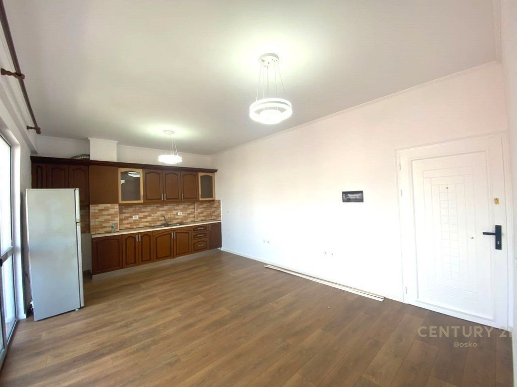 Shitet Apartament 1+1 , Kodra e Diellit