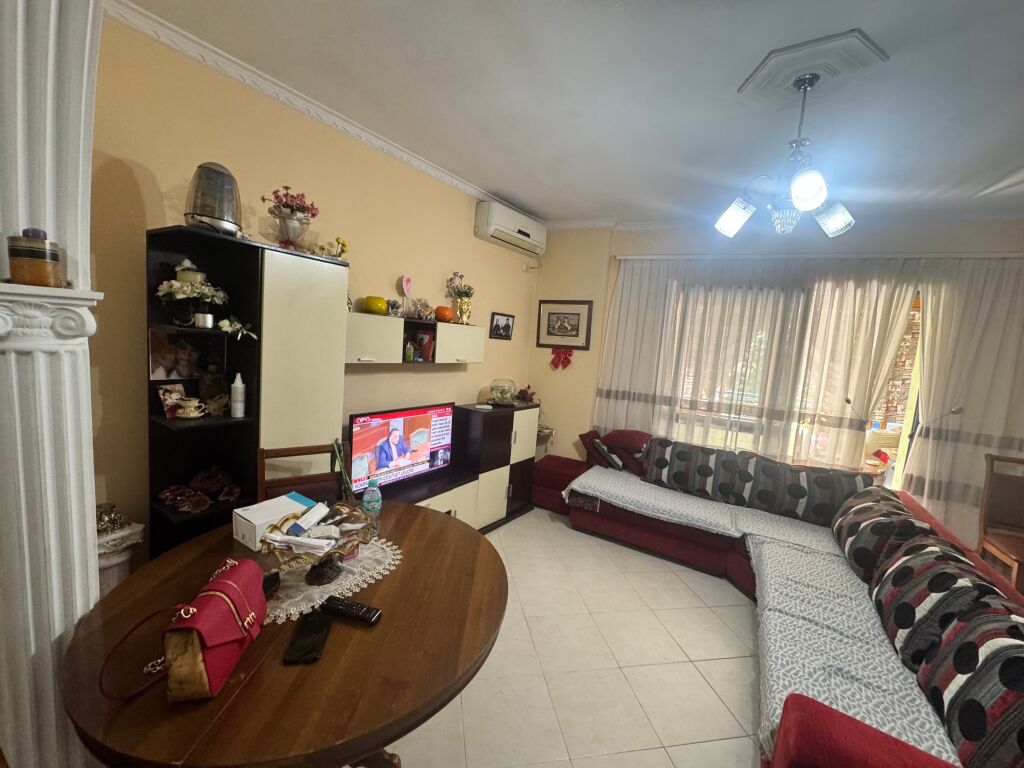 Vendesi appartamento 1+1 +veranda a Yzberisht