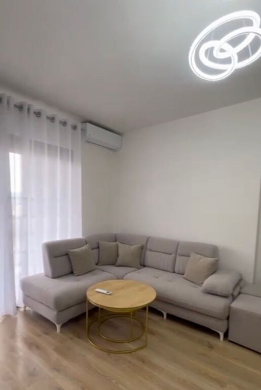 Jepet me qira apartament 1+1 te Ish-Stacioni i Trenit!