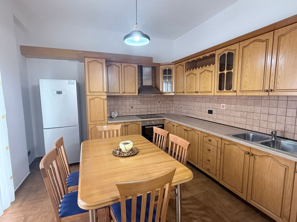 Apartament me qera
