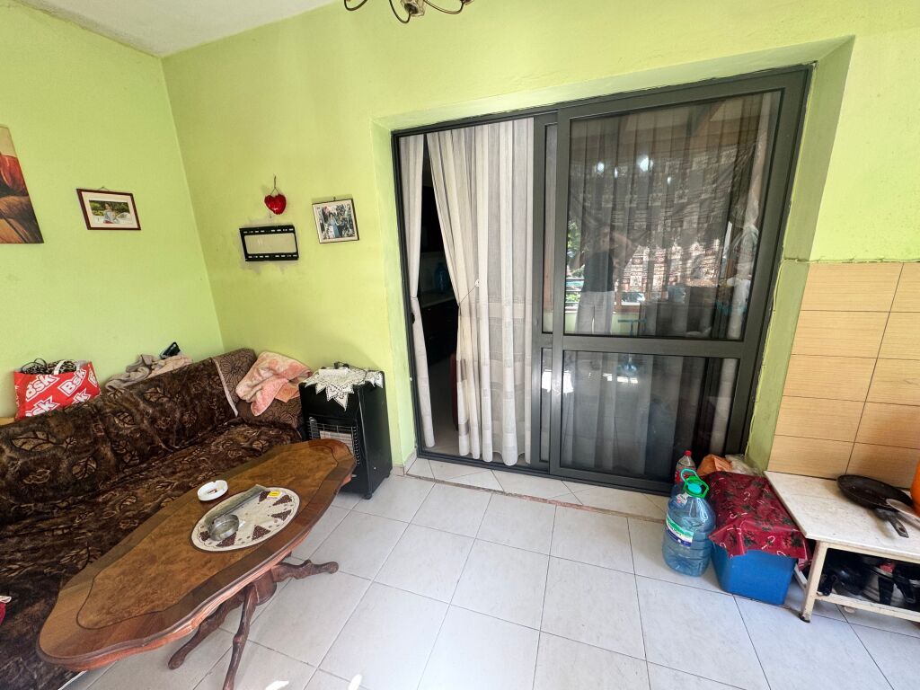 Vendesi appartamento 1+1 +veranda a Yzberisht
