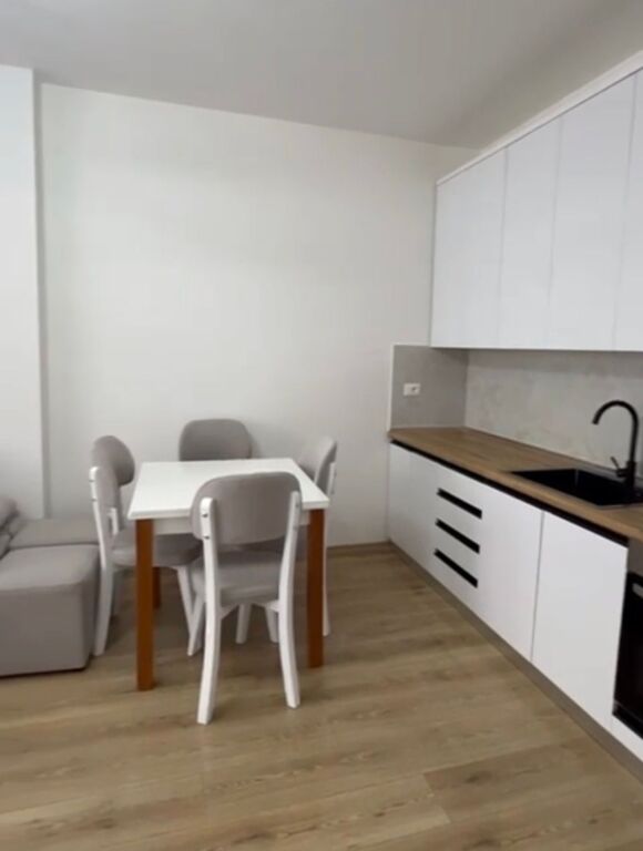 Jepet me qira apartament 1+1 te Ish-Stacioni i Trenit!