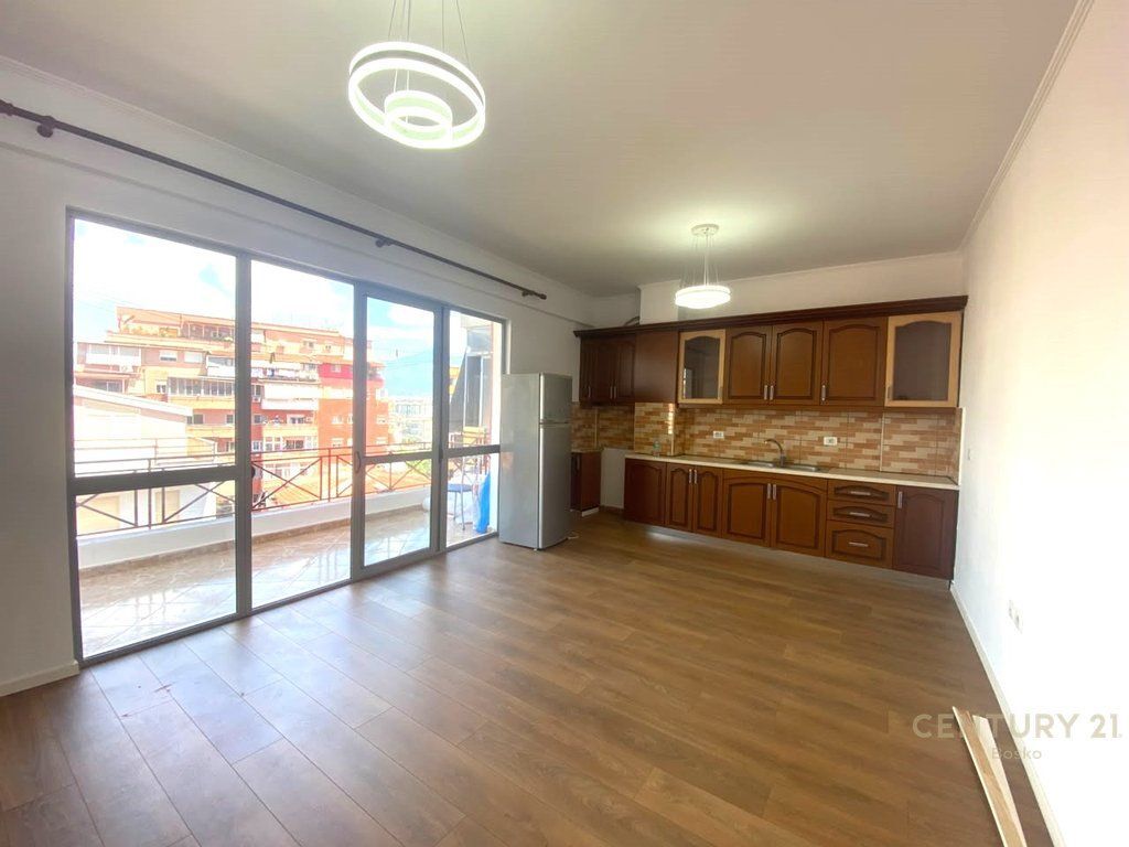 Shitet Apartament 1+1 , Kodra e Diellit