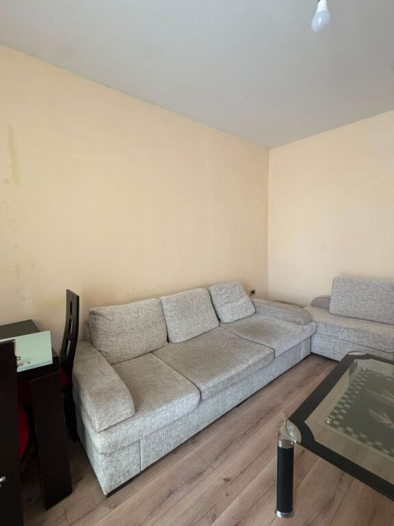 Apartament 2+1 per shitje prane Shkolles se Bashkuar