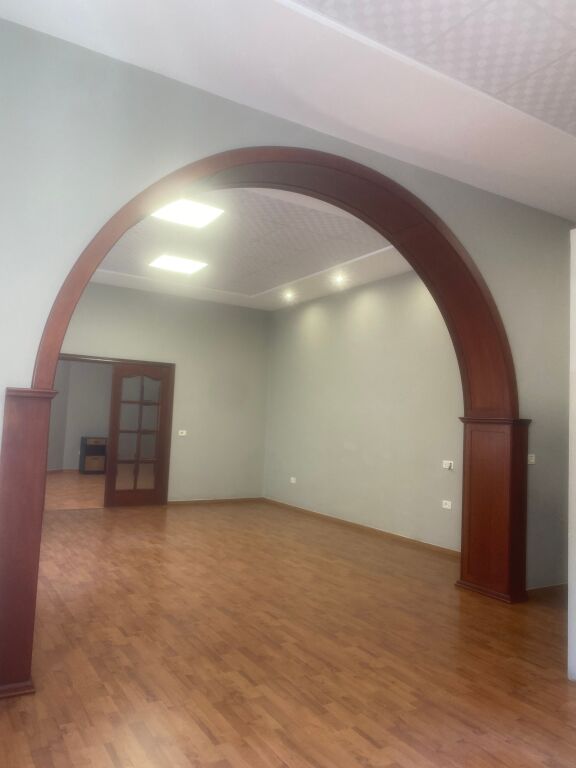 Office for rent in Bllok !