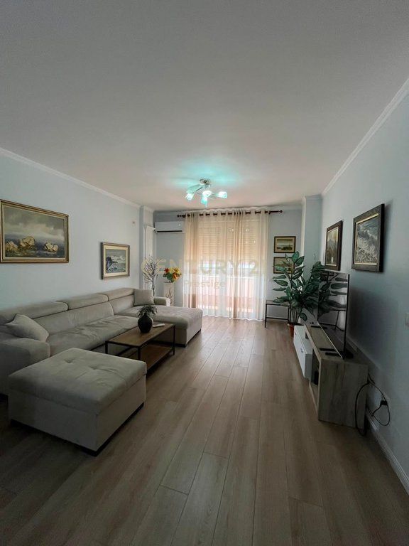 JEPET ME QIRA APARTAMENT 1+1 – RRUGA E SALËS, TIRANE!