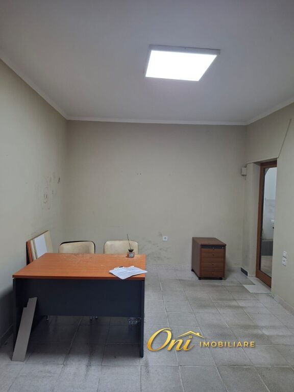 SHOP FOR RENT, CENTER
