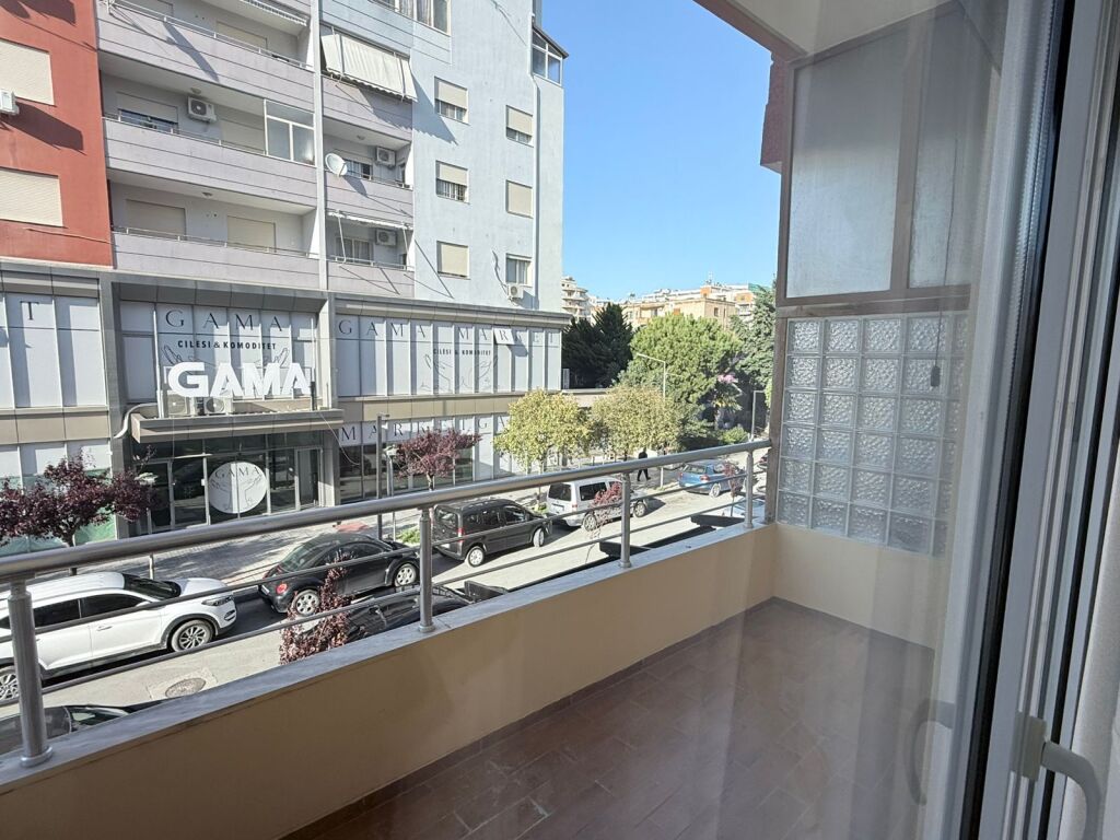 Apartament me qera