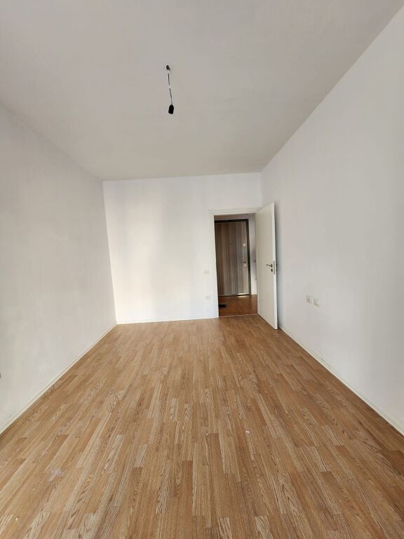 In Affitto - 3 Ambienti Lavoro 2wc &amp; 1Balcone || 8° Piano || (📍Porcelan - Complesso ASL, Edificio 1), con vista fantastica || 105 m² Prezzo: 58.000 Leke/Mese