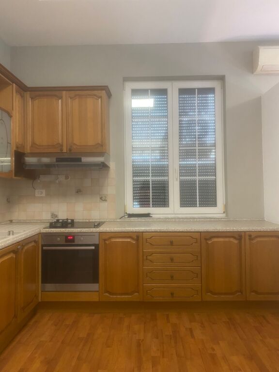 Office for rent in Bllok !