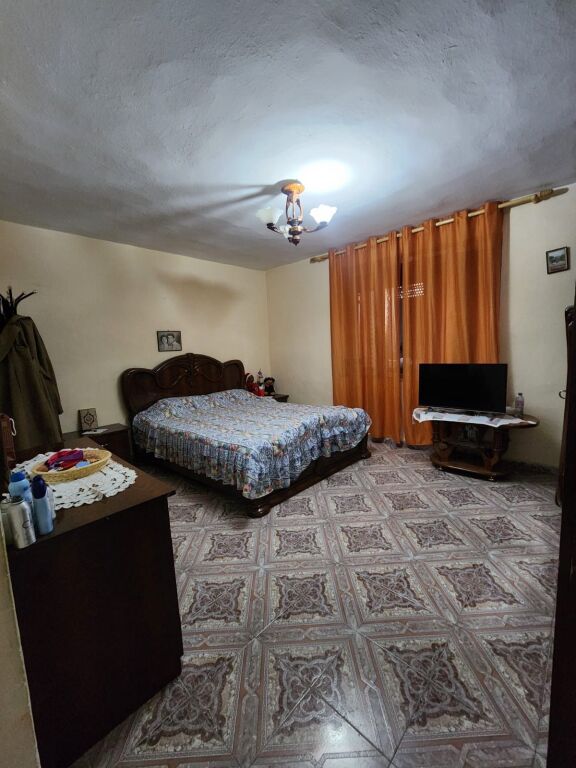 Shitet apartament 2+1 prane Gjimnazit Partizani!