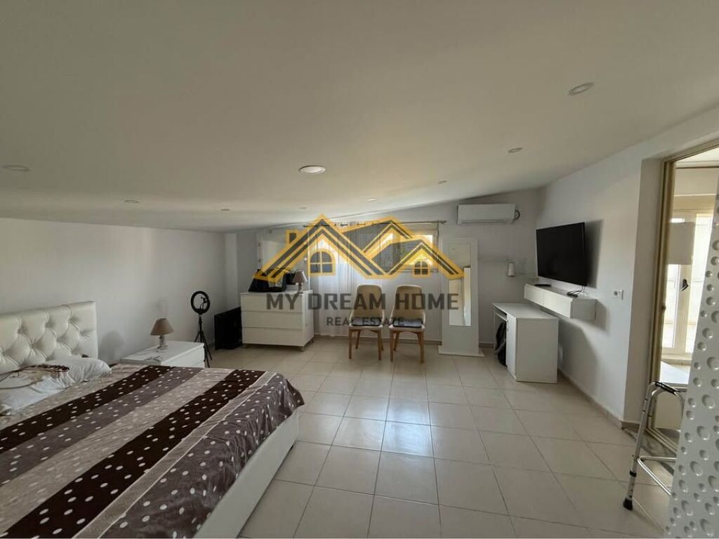 APARTAMENT 3+1+VERANDE ME PAMJE DETI NE PLAZH, PER SHITJE !
