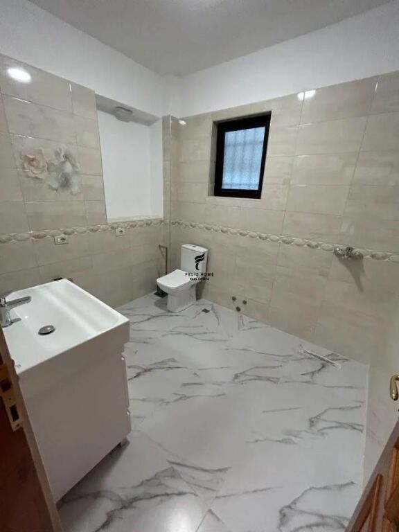OFFICE FOR RENT 120 M2 NEW MARKET 100,000 LEKE FH-83620