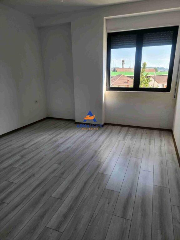 VENDESI APPARTAMENTO 3+2+POSTO AUTO "PASKUQAN" 202.500 EURO