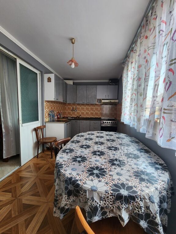 Shitet apartament 2+1 prane Gjimnazit Partizani!