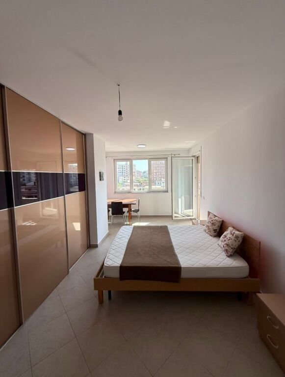 Jepet me Qera Apartament 2+1 – Astir, te Vila L