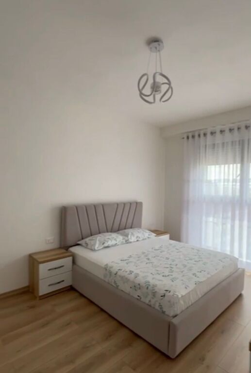 Jepet me qira apartament 1+1 te Ish-Stacioni i Trenit!