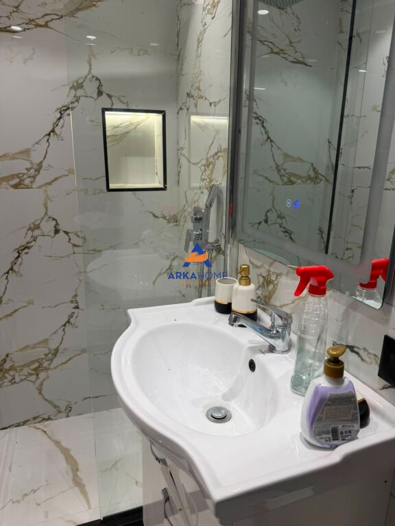 JEPET DUPLEX 2+1 ME QERA "PRANE AMBASADES AMERIKANE" 800 EURO