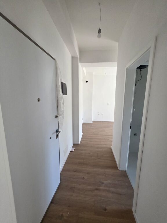 Appartamento 1+1 in Vendita in Via Ali Demi, Tirana