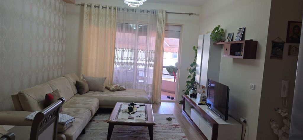 Jepet me qera apart 2+1 Astir te Vila L