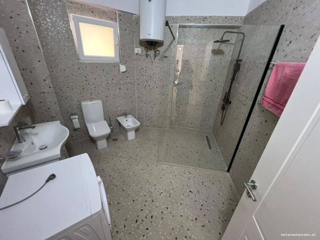 Ufficio in Affitto 2+1 a Bllok (ID BZ21010) Tirana