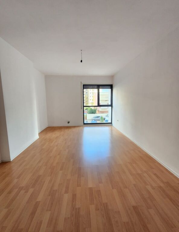 In Affitto - 3 Ambienti Lavoro 2wc &amp; 1Balcone || 8° Piano || (📍Porcelan - Complesso ASL, Edificio 1), con vista fantastica || 105 m² Prezzo: 58.000 Leke/Mese