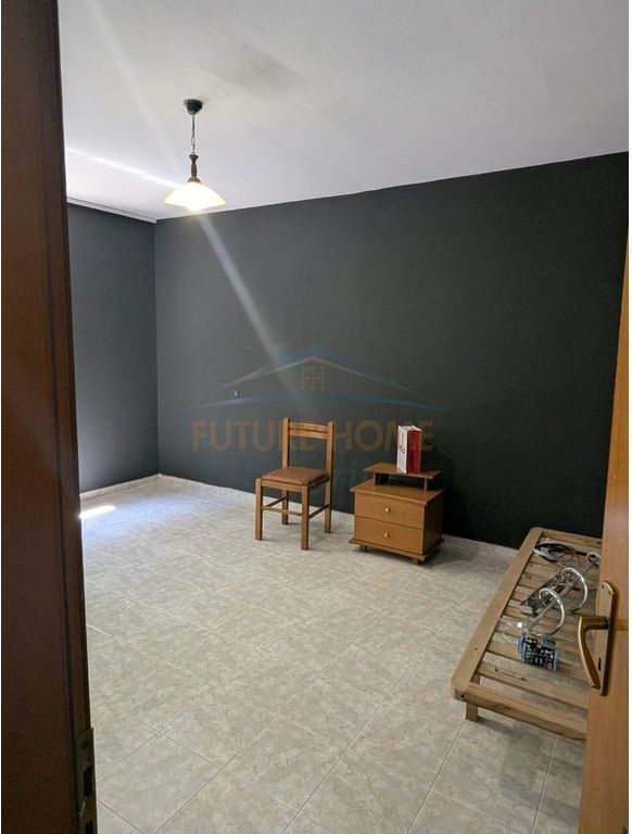 Shitet, Apartament 1+1, Ali Demi, Tiranë.